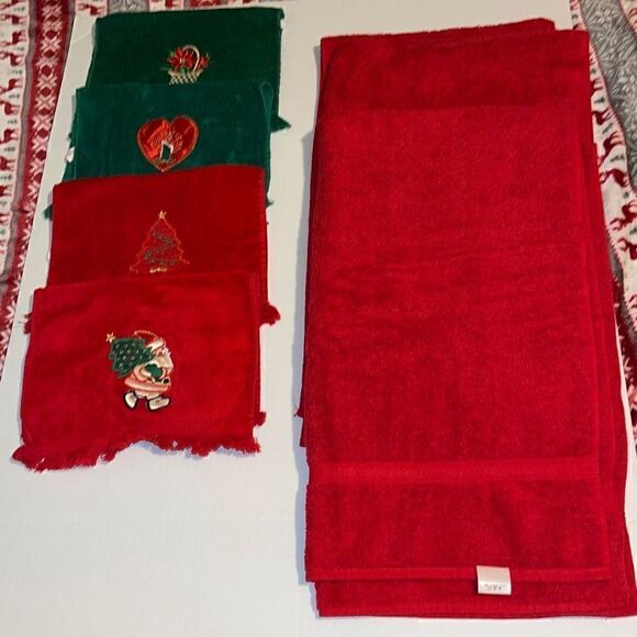 Cannon Red Christmas Bath Towels and 4 washcloths - Picture 2 of 10